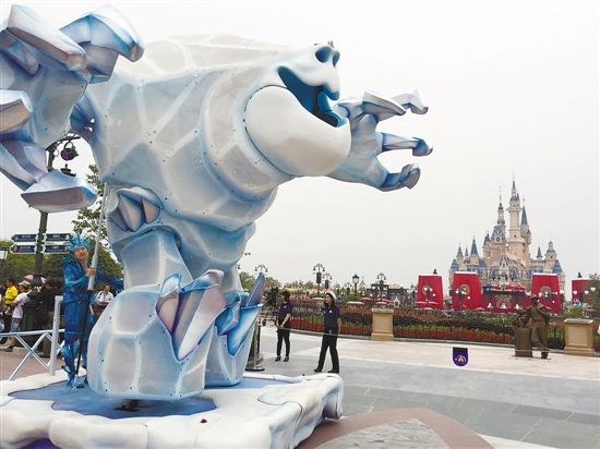 工業園區冰雪巨人主題花車